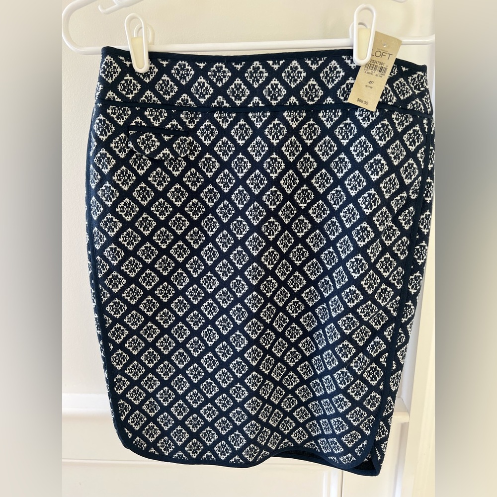 Navy skirt, LOFT, Size 4P. Never been worn.